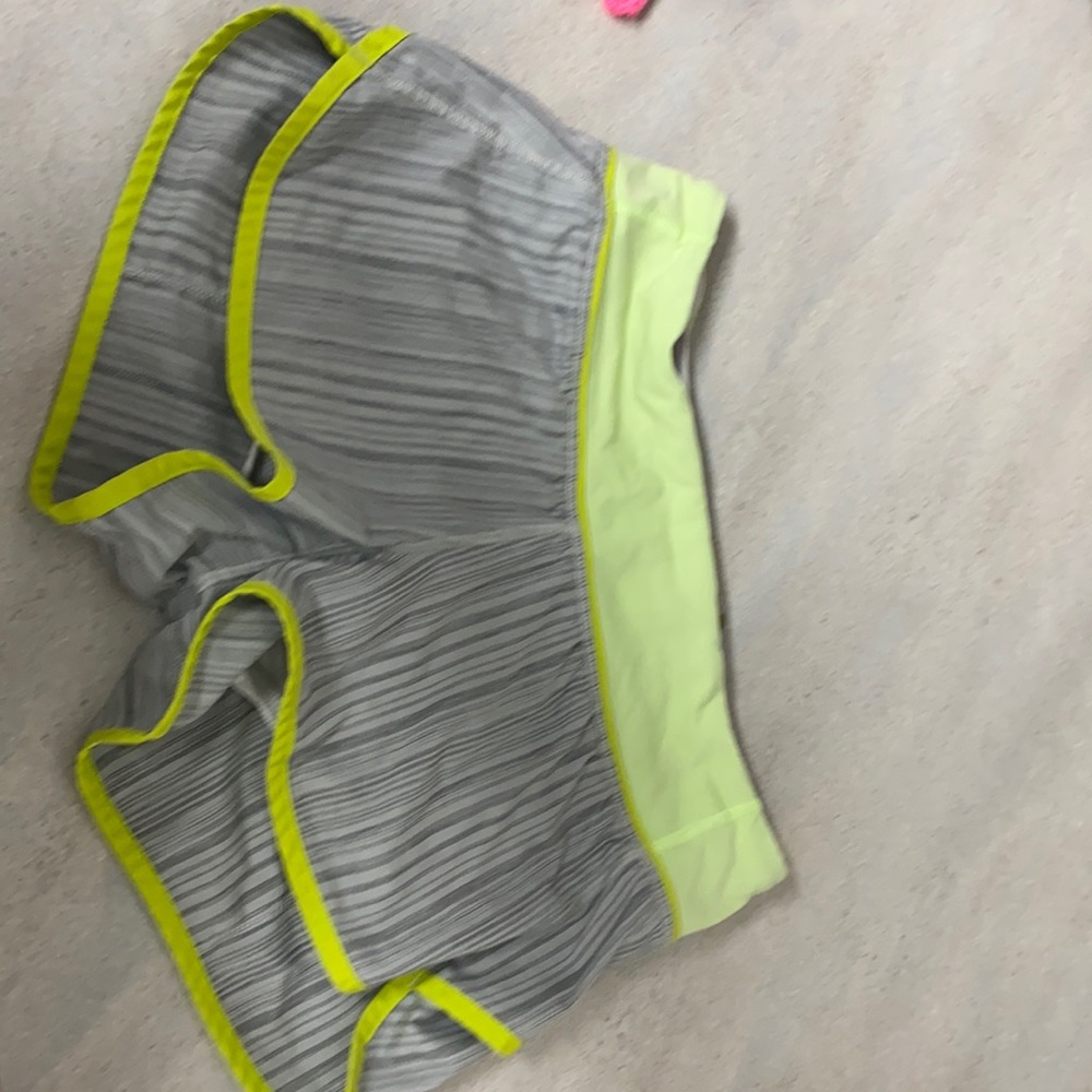 Woman’s lulu shorts. Not positive about the size. No inside tags.